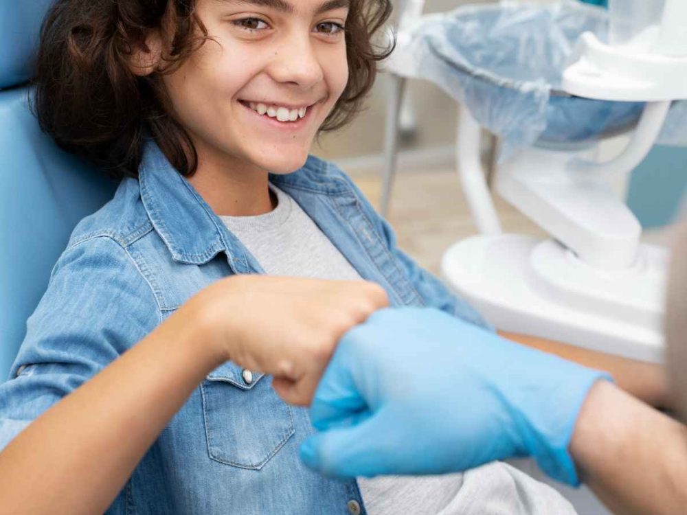 primer-plano-de-nino-en-el-dentista